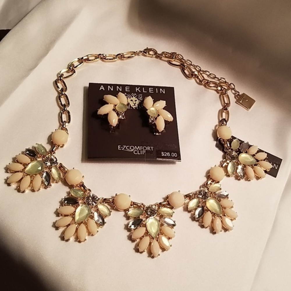 Anne Klein White & Glass Crystal‎ Neclace Earrings